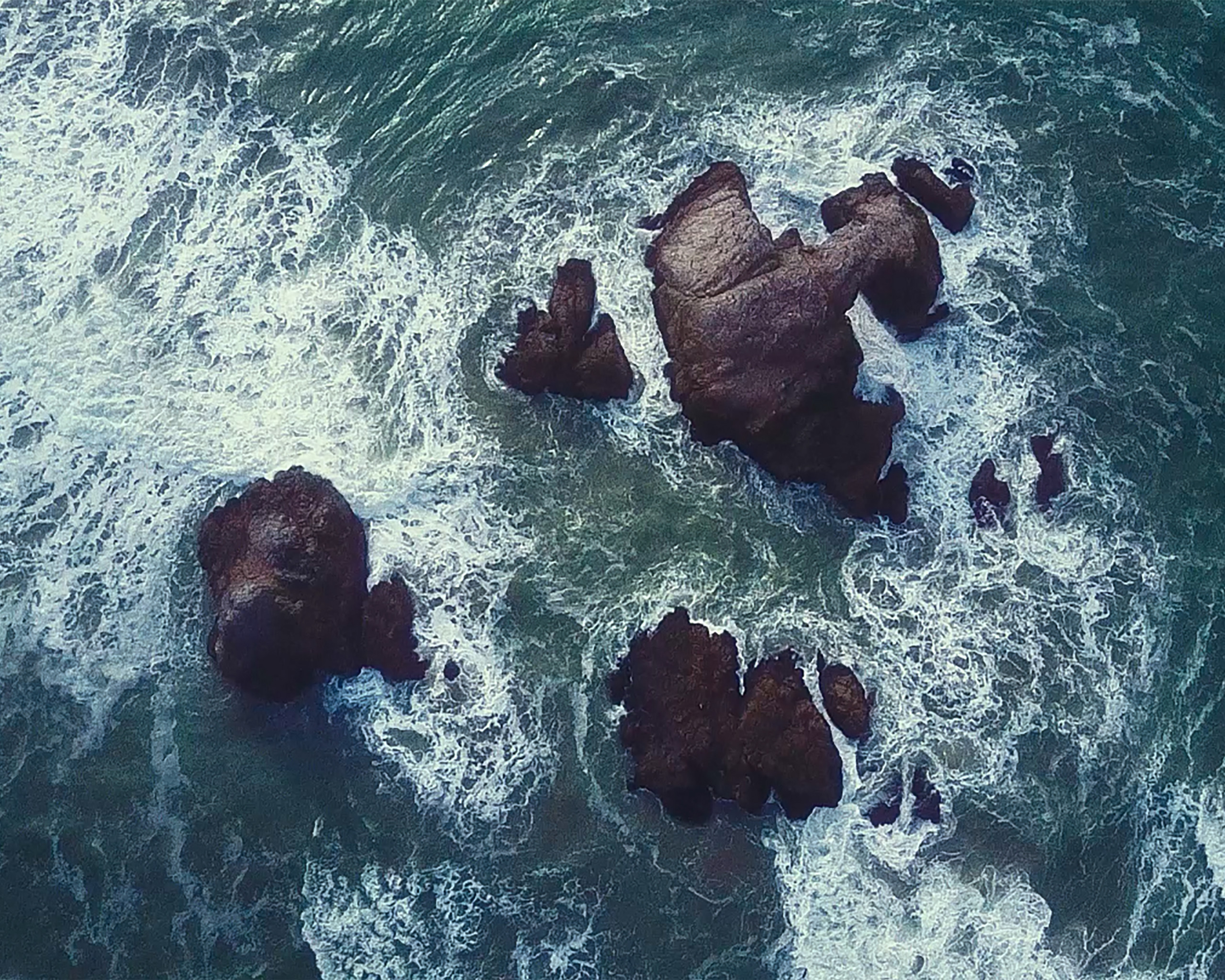 Aerial waves breaking