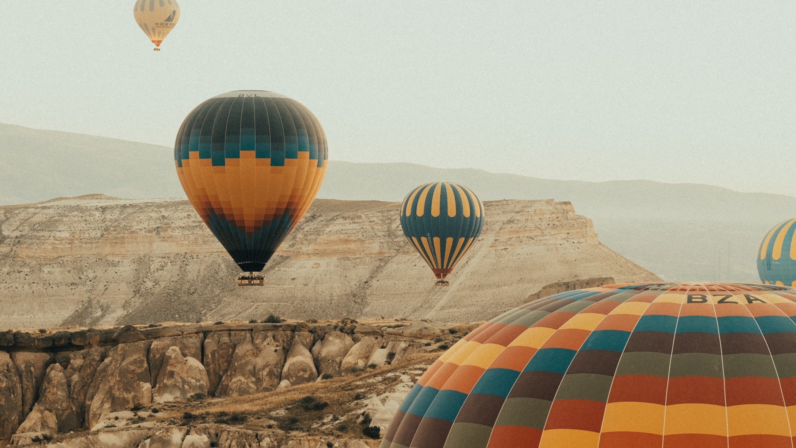 Hot air balloons 