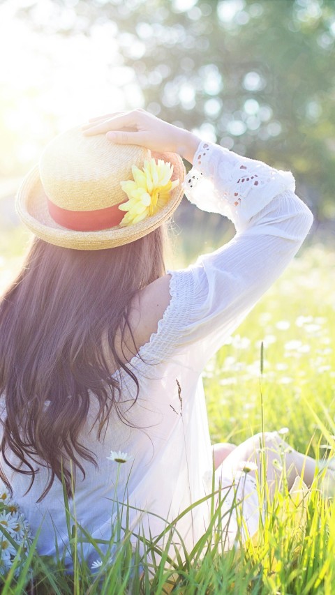 A Woman Sitting in the Flower Feld